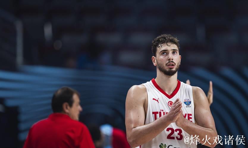 欧锦赛决赛土耳其失冠，申京关键三分再现遗憾