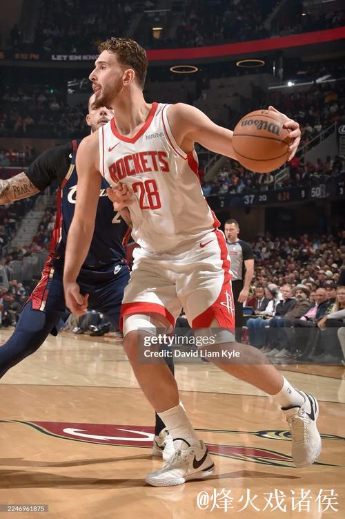 申京脚踩Lebron NXXT Gen，豪取33分10篮板10助攻却无奈落败